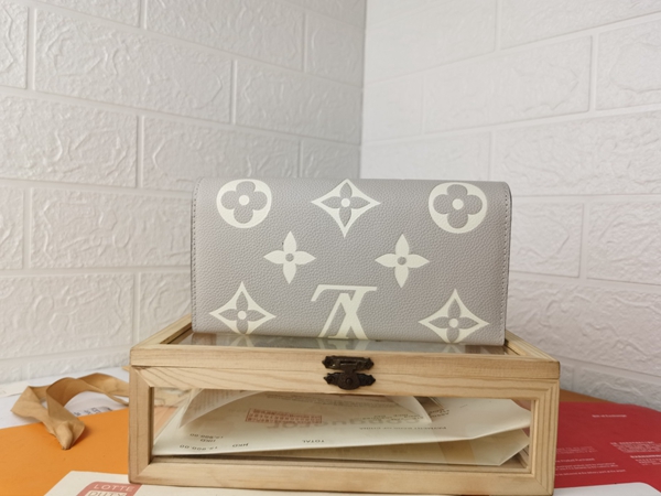 LVコピーウォレット側面デザイン